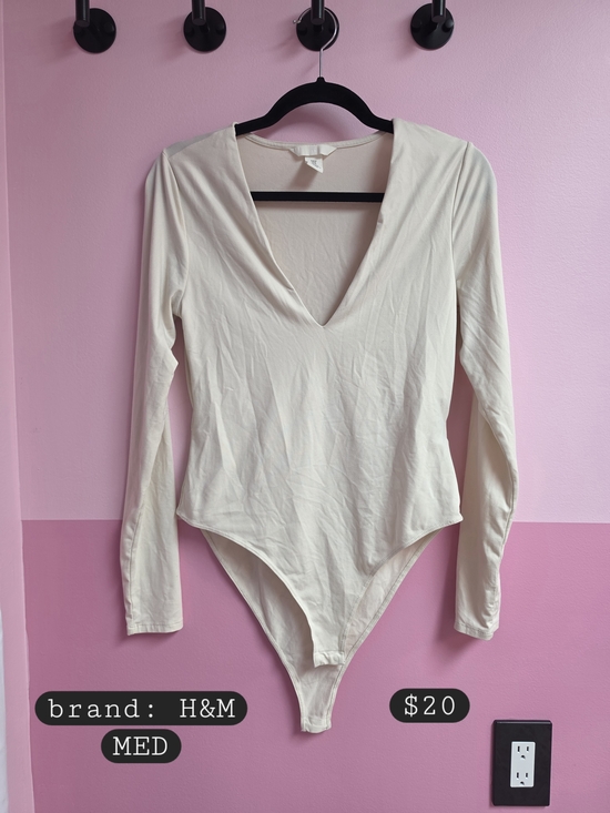 H&M Tops - H&M Cream Long Sleeve V-Neck Bodysuit